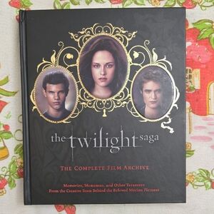 The Twilight Saga Complete Film Archive Book